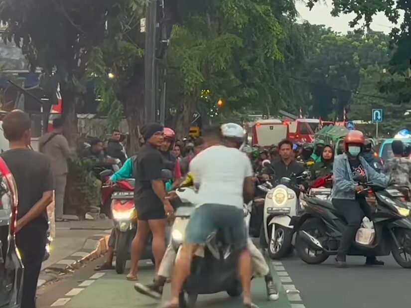 Youtuber hadang lawan arah di tebet