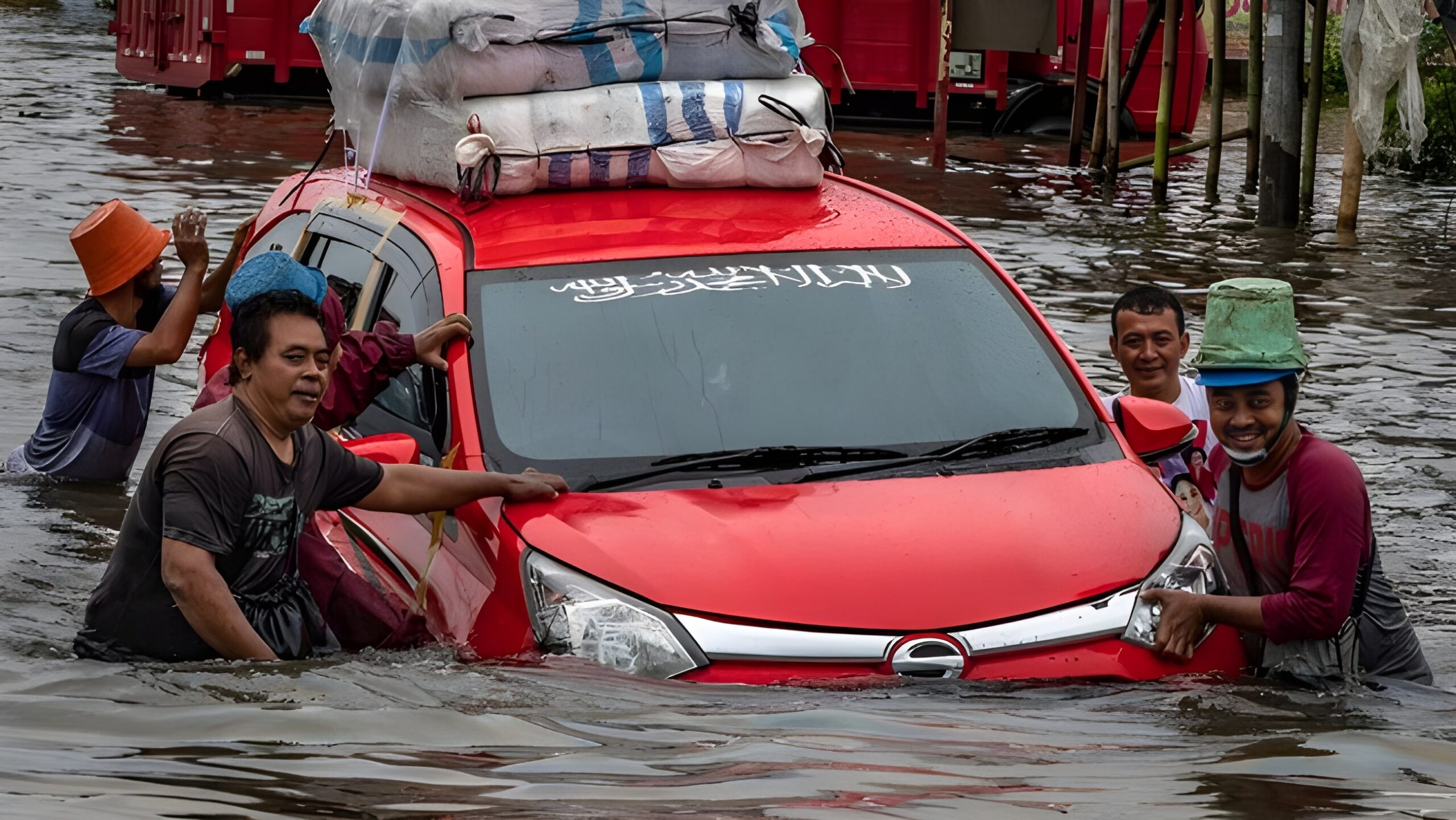 Pentingnya Mencuci Mobil Setelah Menerobos Banjir