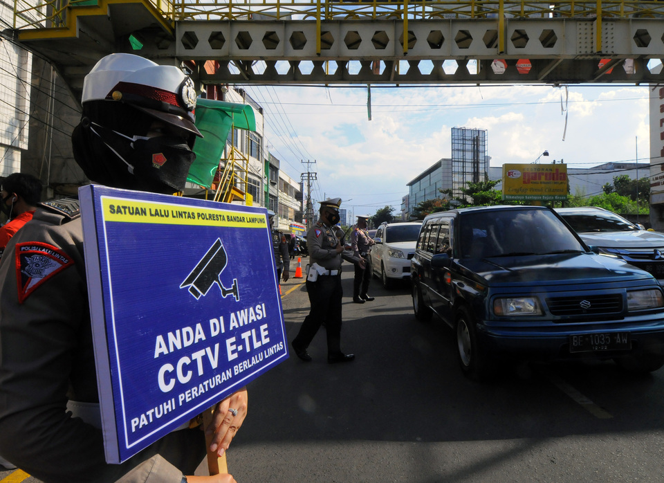 Polisi melakukan sosialisasi penerapan tilang elektronik